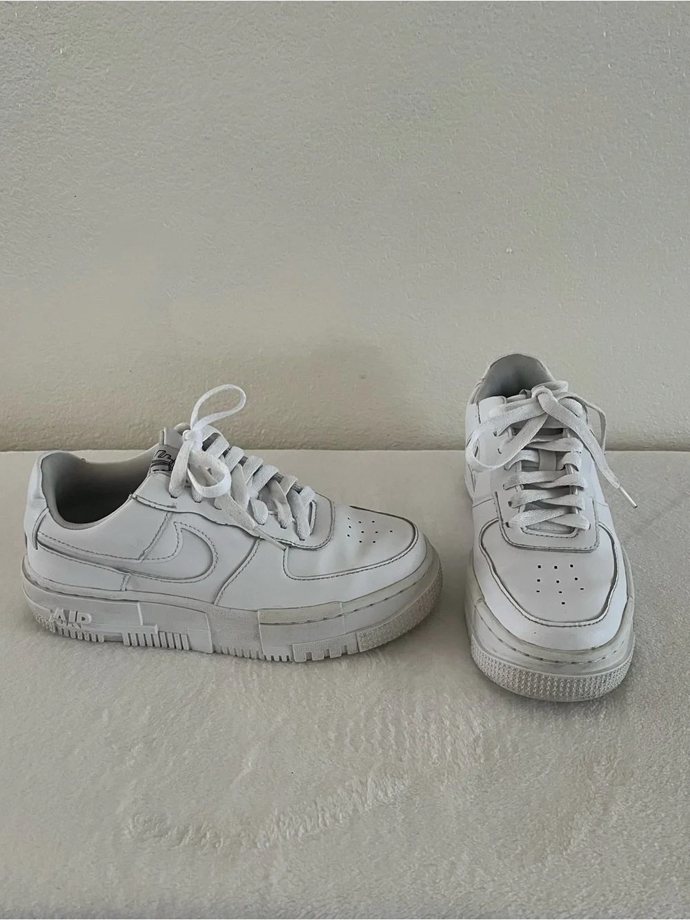Nike White Leather Girls Low Profile Sneakers 5